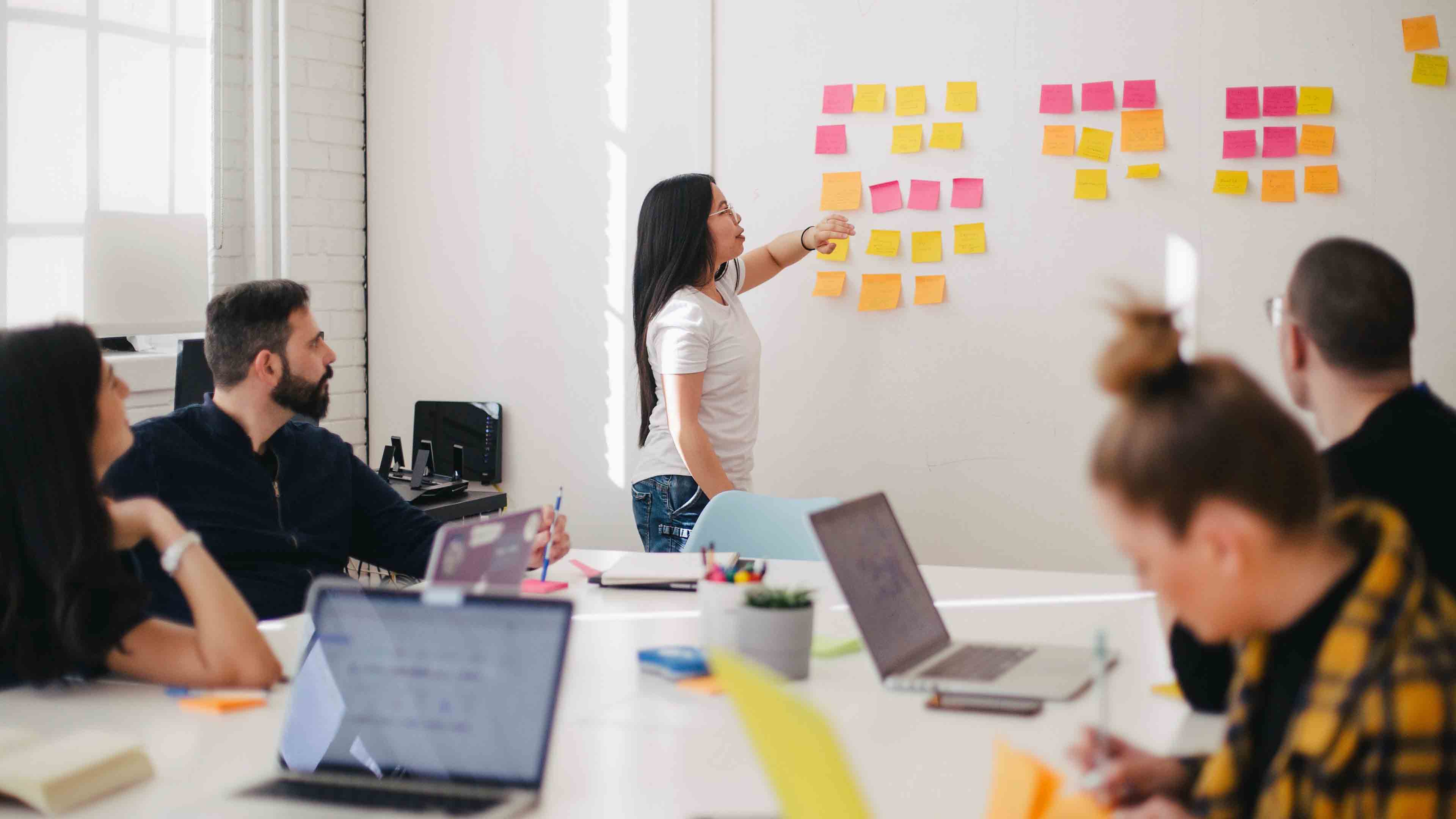 Sesión de estrategia de marketing para clínicas dentales