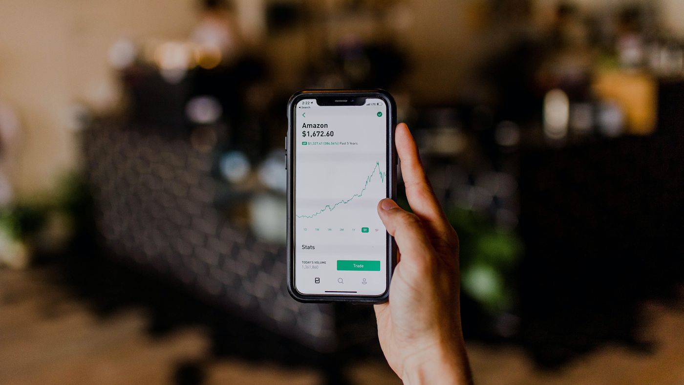 Equipo creando campañas de Meta Ads para clínicas estéticas